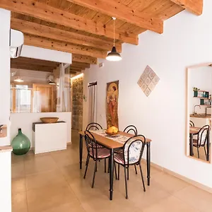 Casa Annetta , Carloforte (Isola di San Pietro) Italia
